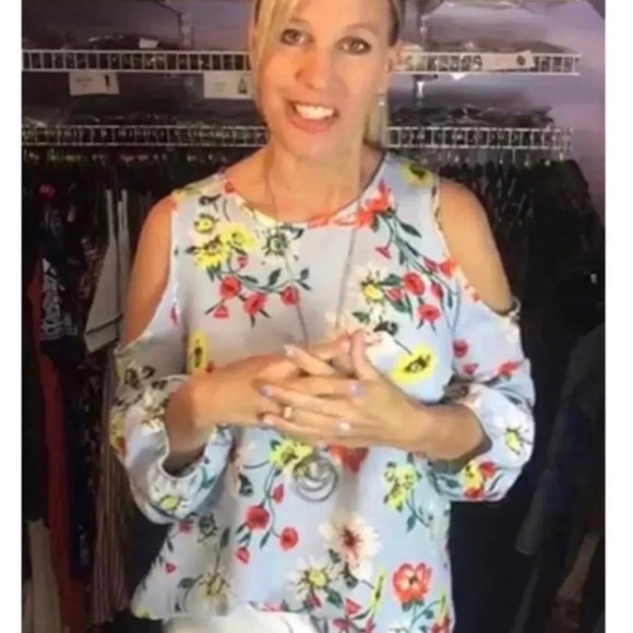 Cold shoulder top size small - Picture 5 of 8